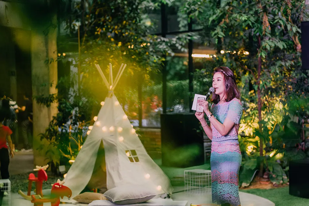 Photo by Daren Chong Photography. theweddingnotebook.com