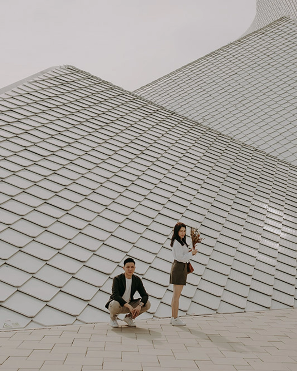 Casually Artsy Yet Joyful Bridal Portraits At Encore Malacca