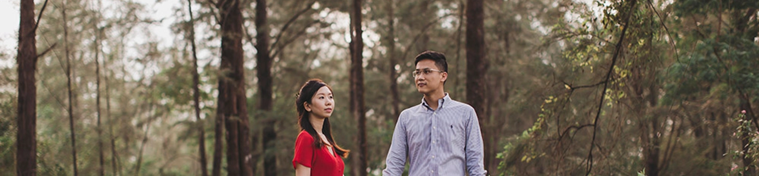 Celebrating Their Five-Year Courtship With Bridal Portraits on Coney Island, Singapore
