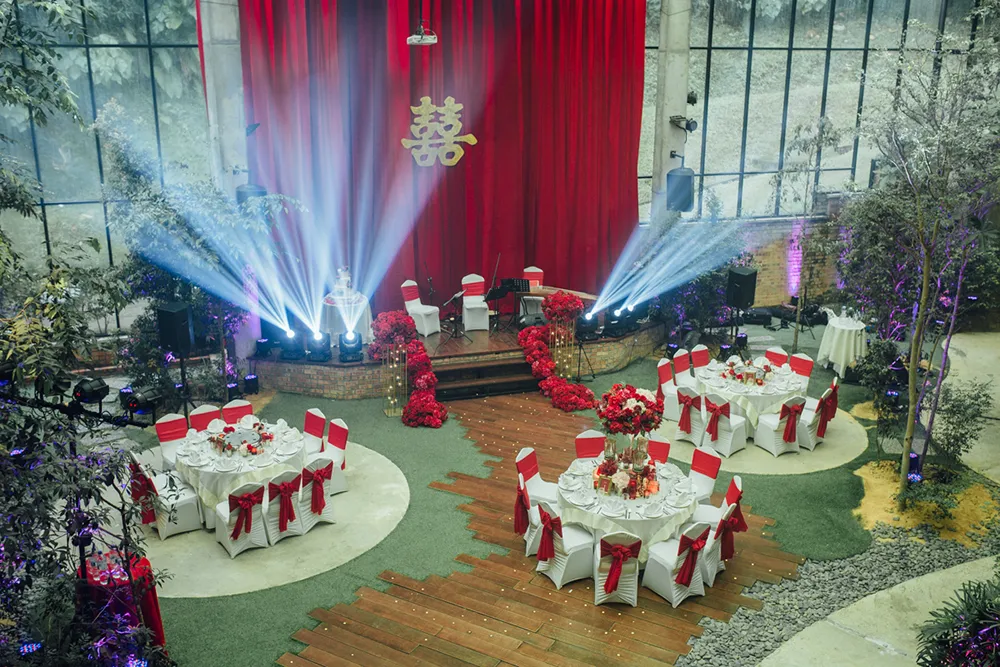 Photo by Funkydali. theweddingnotebook.com