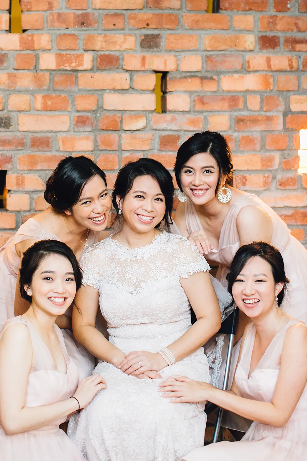 Photo by Hellojanelee Photography. theweddingnotebook.com