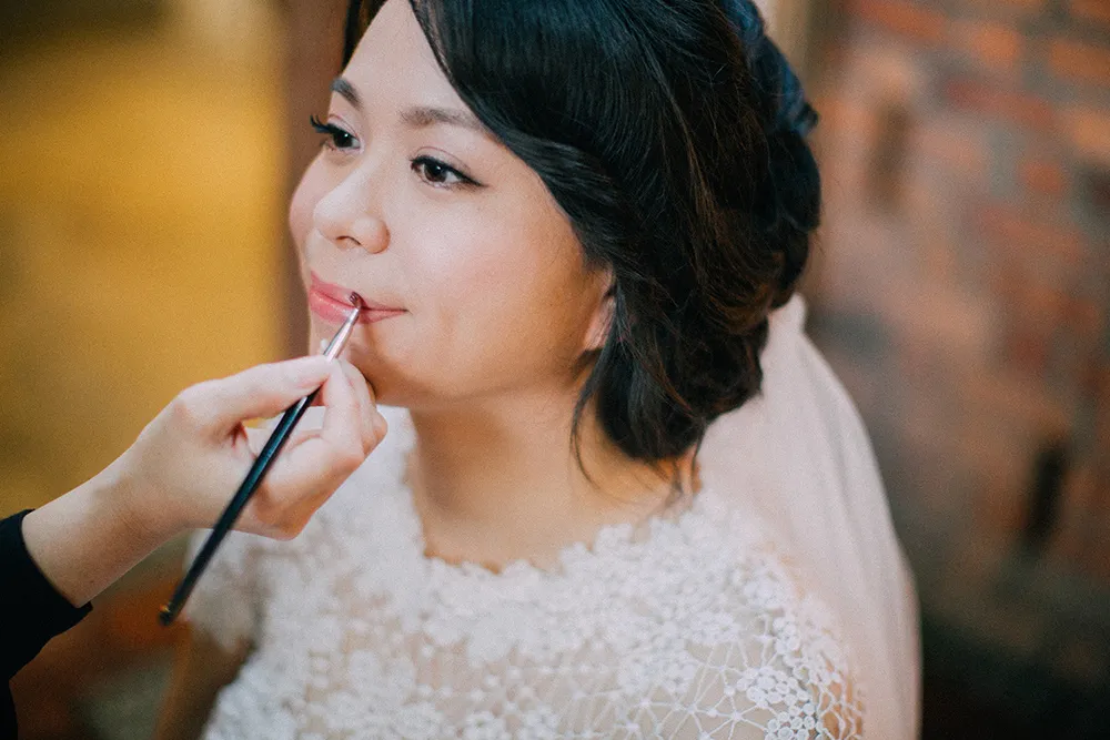 Photo by Hellojanelee Photography. theweddingnotebook.com