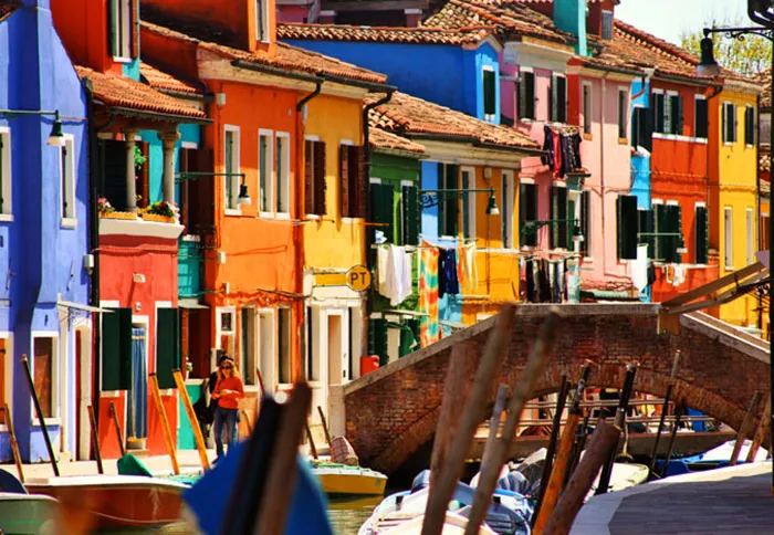 Burano, Venice. 16 Colourful Places In The World For Your Bridal Portraits. theweddingnotebook.com