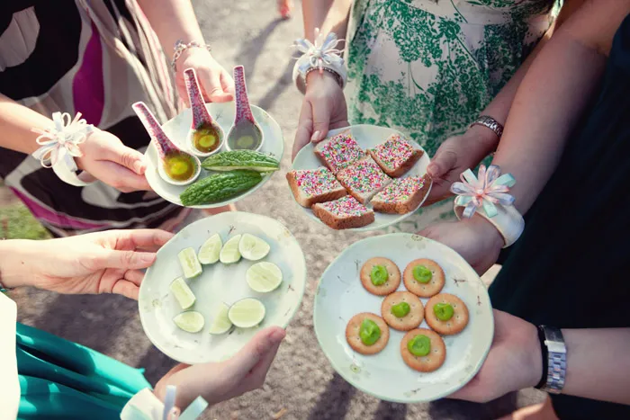 theweddingnotebook.com. Ndrew Photography. Chinese traditional wedding