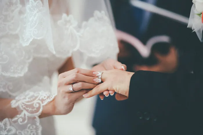 Photo by Heartpatrick Photography. theweddingnotebook.com