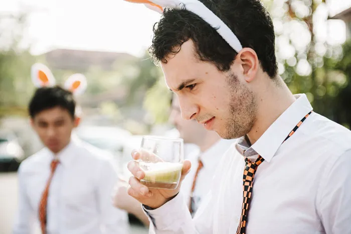 Chinese gate-crashing ceremony. Photo by Ann-Kathrin Koch Photography. theweddingnotebook.com