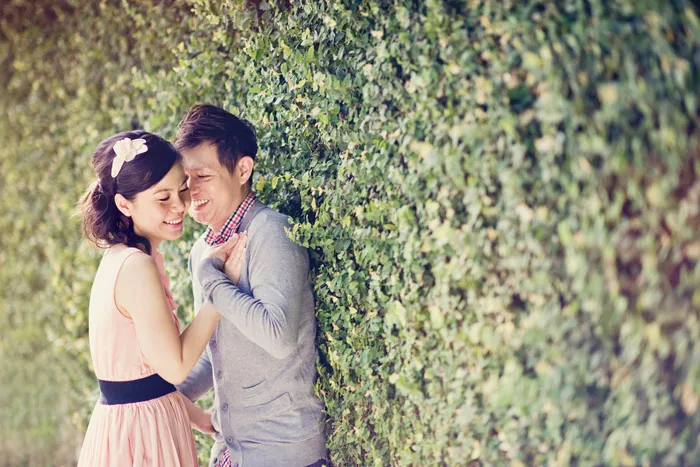 Mr and Mrs Photography. theweddingnotebook.com