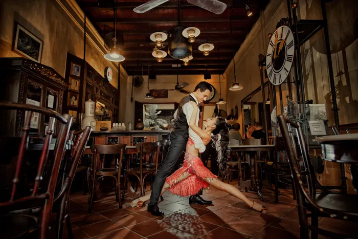 Photography by Alextan Artworks. theweddingnotebook.com