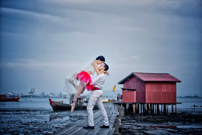 Photography by Alextan Artworks. theweddingnotebook.com