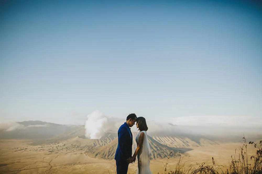 Photo by Synchronal Photography. theweddingnotebook.com