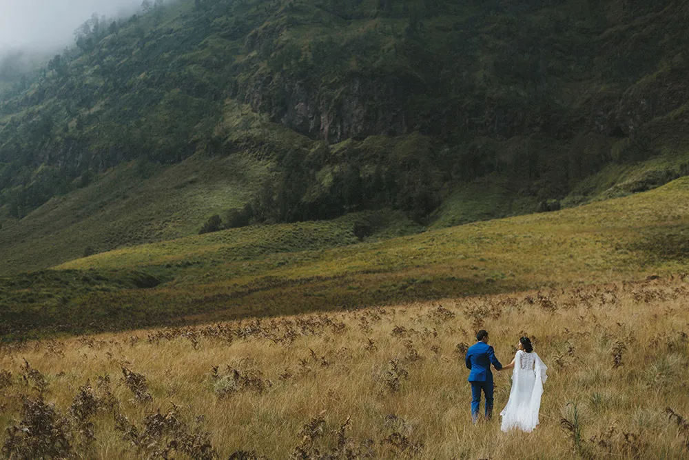 Photo by Synchronal Photography. theweddingnotebook.com