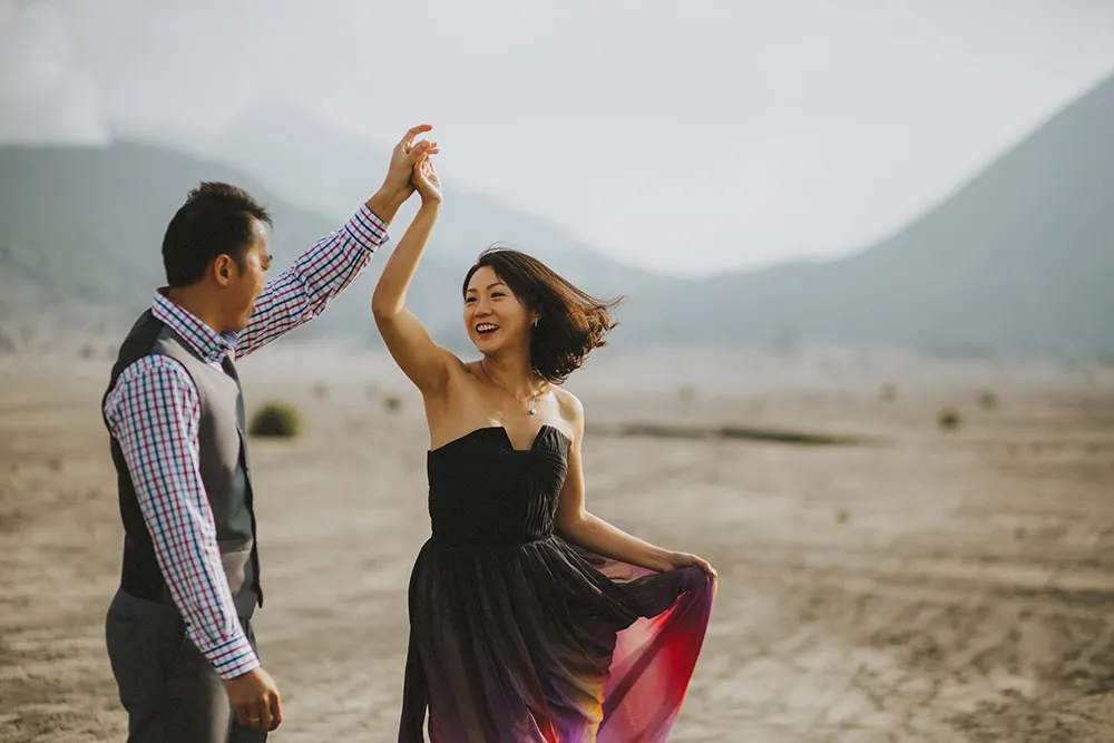 Photo by Synchronal Photography. theweddingnotebook.com