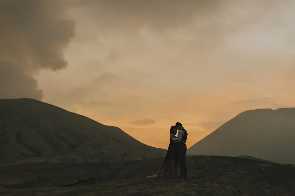 Photo by Synchronal Photography. theweddingnotebook.com