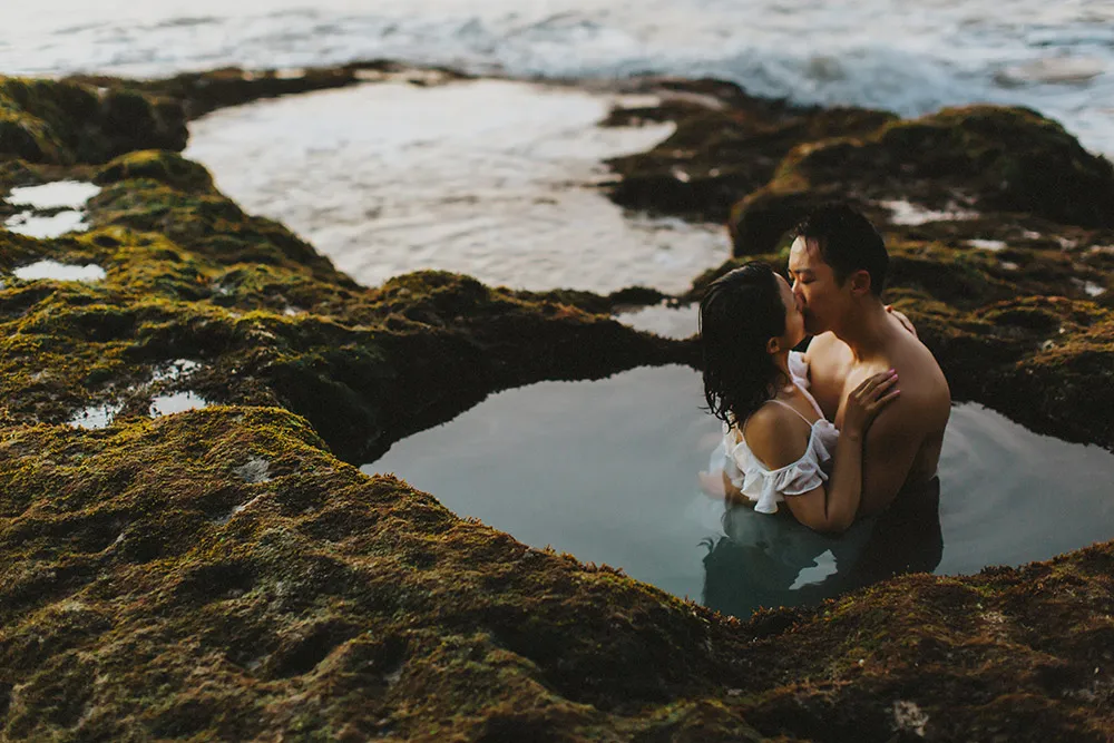 Photo by Synchronal Photography. theweddingnotebook.com