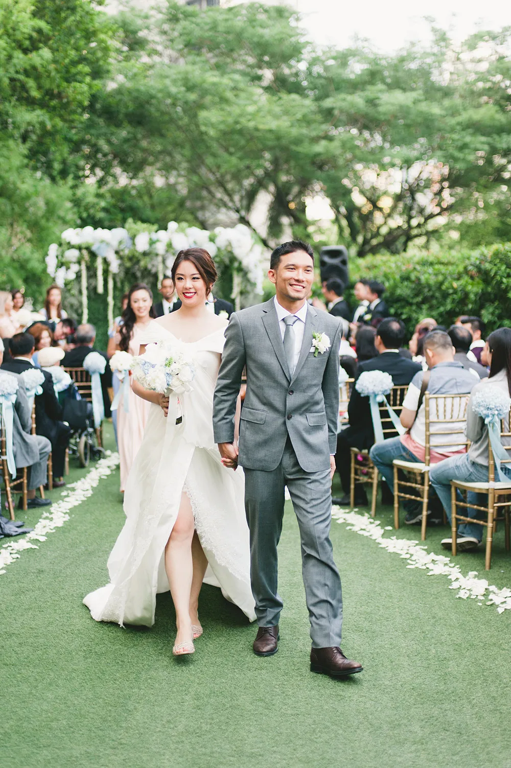 Garden wedding at Marble 8, Kuala Lumpur. Photo by Inlight Photos. theweddingnotebook.com