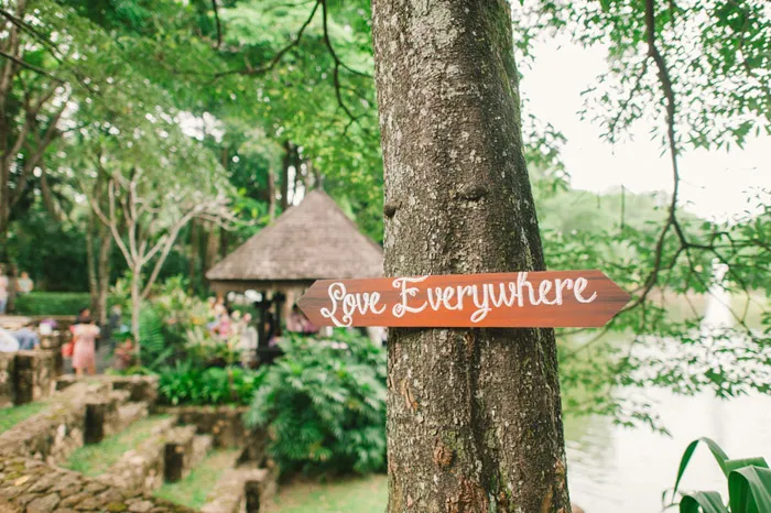 Gita Bayu garden wedding. Photo by Munkeat Photography. theweddingnotebook.com