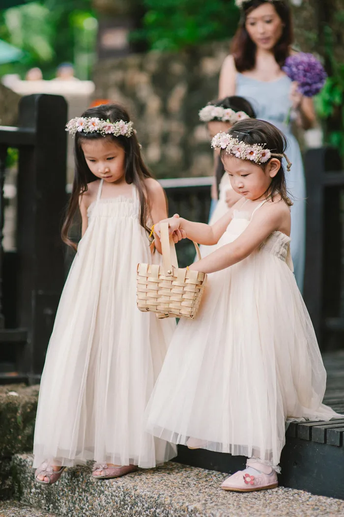 Gita Bayu garden wedding. Photo by Munkeat Photography. theweddingnotebook.com