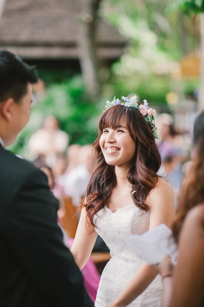 Photo by Munkeat Photography. theweddingnotebook.com