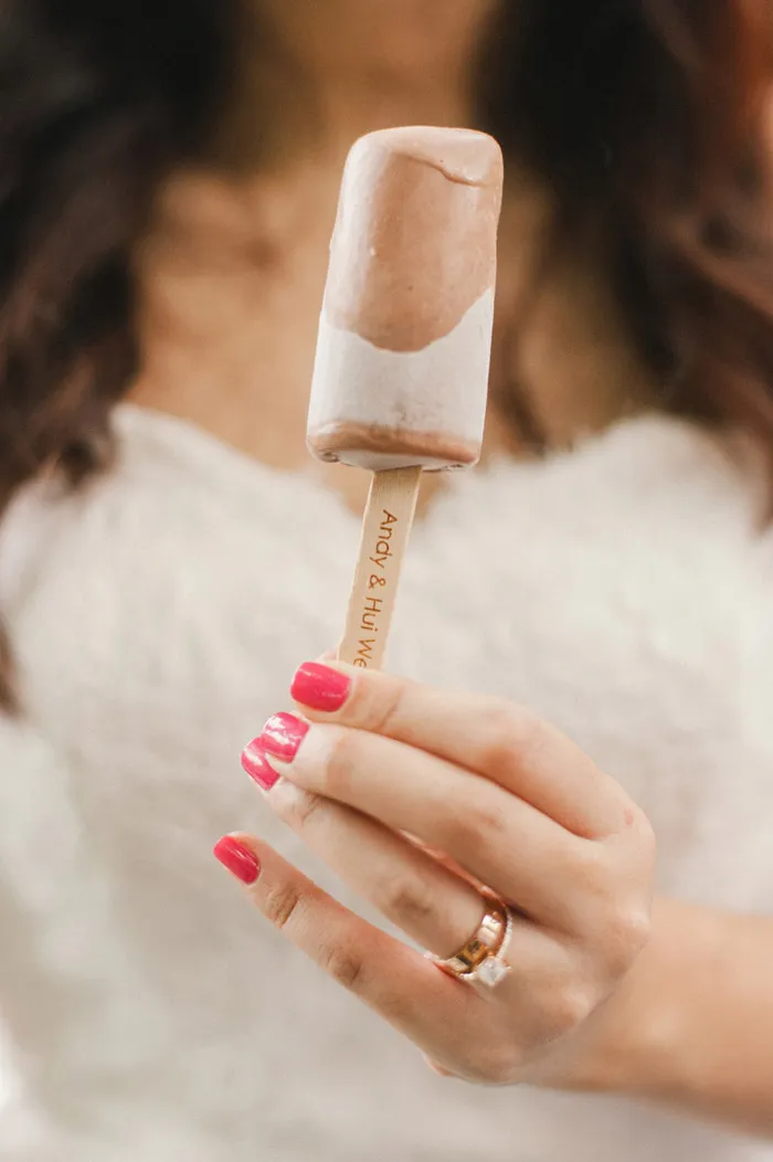 Photo by Munkeat Photography. theweddingnotebook.com