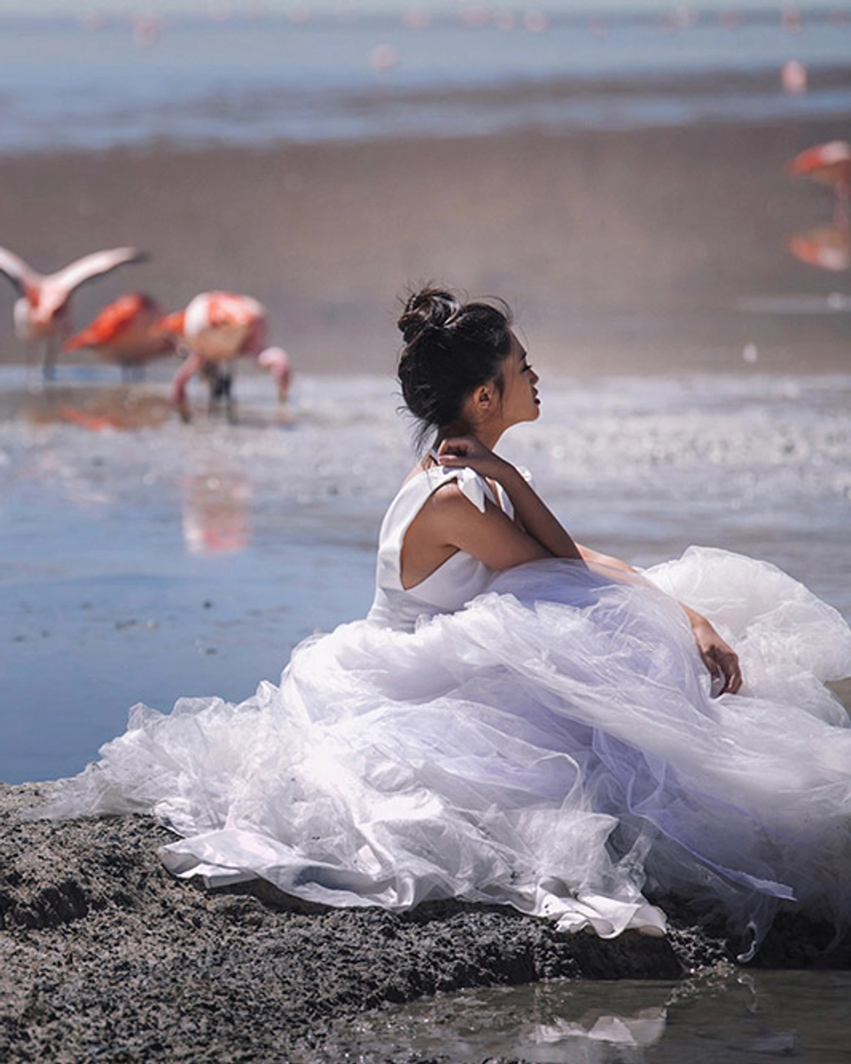 Engagement Shoot at the World’s Largest Salt Flat in Salar de Uyuni, Bolivia