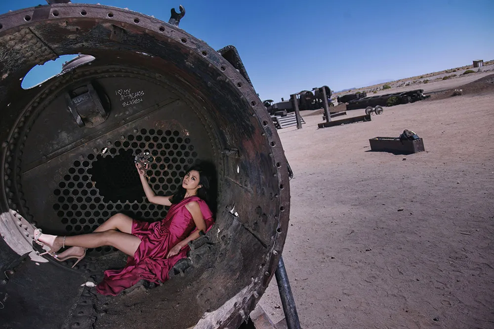 Photography by Metrophoto. Destination bridal portraits in Bolivia. theweddingnotebook.com