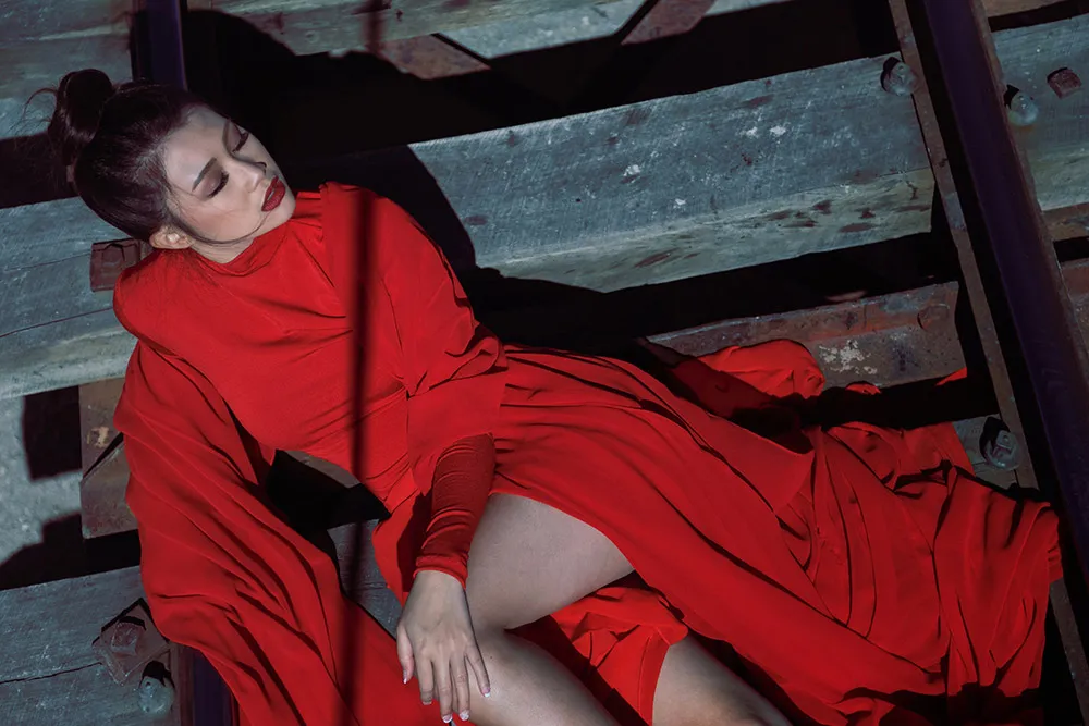 Photography by Metrophoto. Destination bridal portraits in Bolivia. theweddingnotebook.com