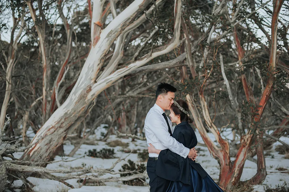 Photo by Munkeat Photography. theweddingnotebook.com