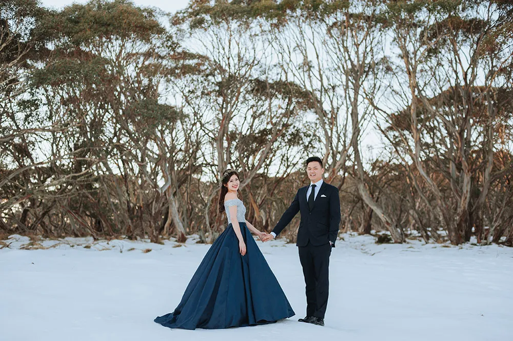 Photo by Munkeat Photography. theweddingnotebook.com