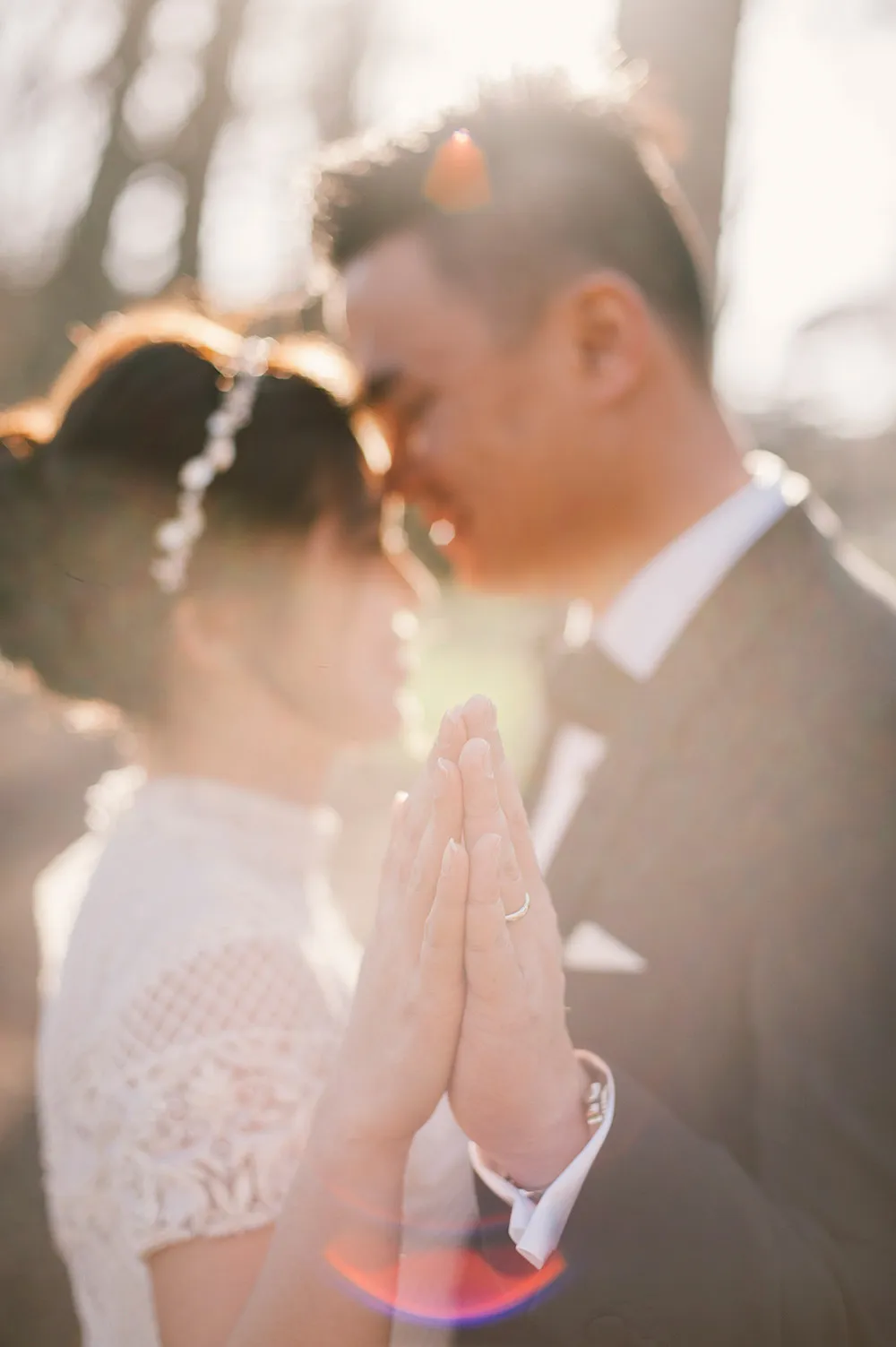 Photo by Munkeat Photography. theweddingnotebook.com