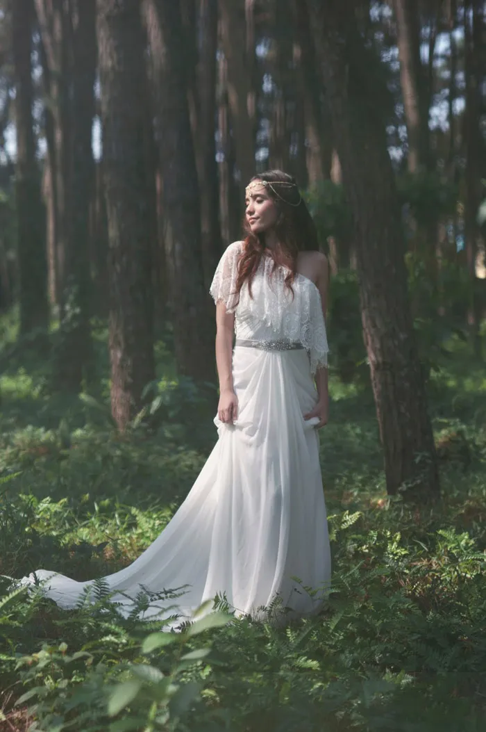 Photo by Siew Kay / Hair and Makeup by Aivy Yong Bridal Makeup Studio. theweddingnotebook.com