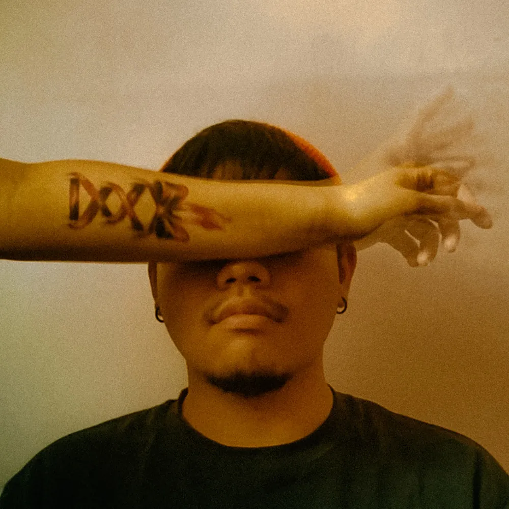 Louis Gan Photography. Facetime photoshoot. theweddingnotebook.com