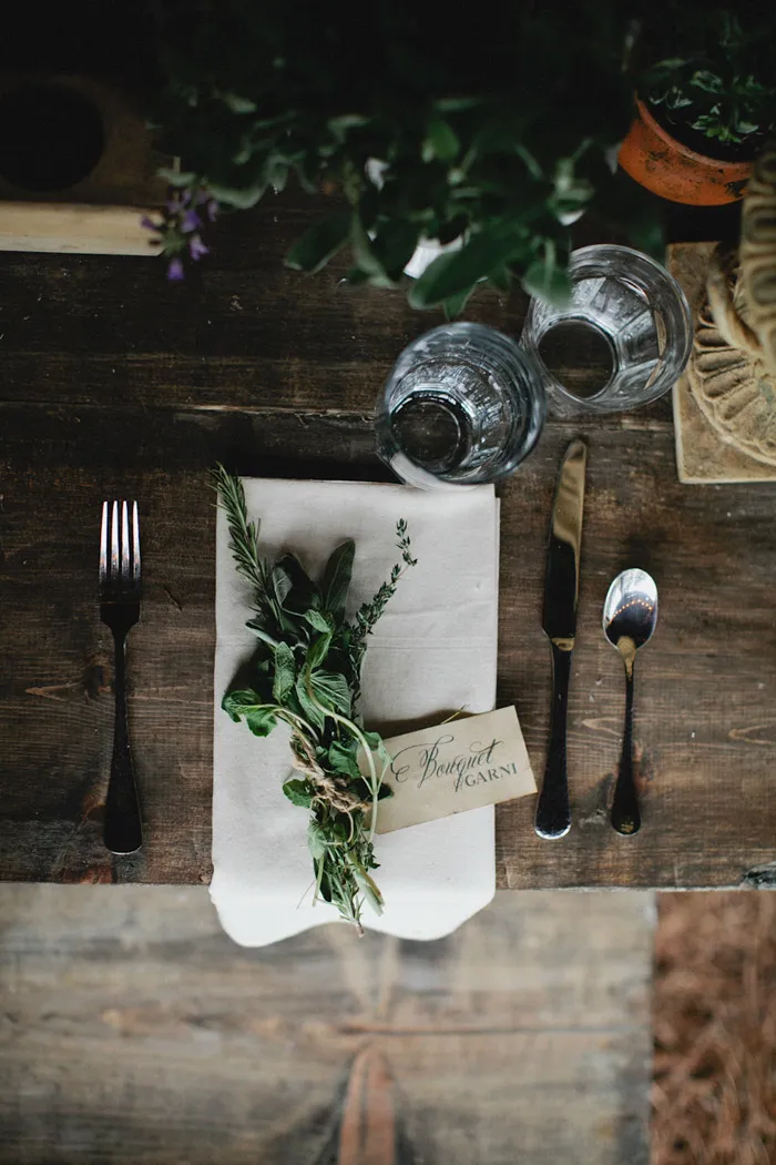 Photography by Kristyn Hogan. Styling by Cedarwood Weddings. theweddingnotebook.com