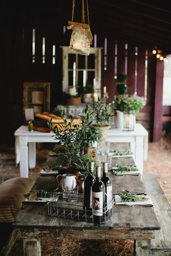 Photography by Kristyn Hogan. Styling by Cedarwood Weddings. theweddingnotebook.com