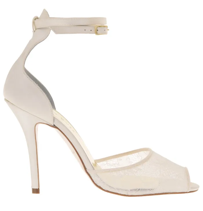 Carla – Freya Rose London 2015 Bridal Collection. theweddingnotebook.com