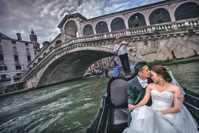 Photo by Kennfoo Weddings. theweddingnotebook.com