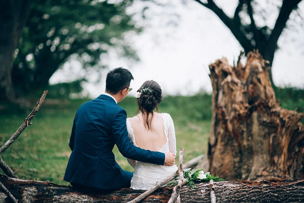 Photo by Trees On The Moon. theweddingnotebook.com