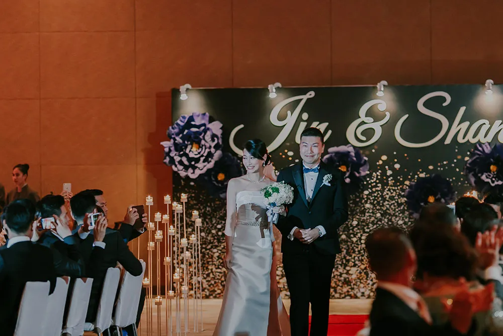 Photo by Louis Loo Photography. theweddingnotebook.com