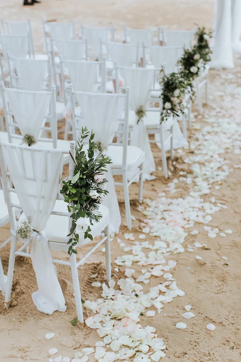 zPhoto by Zach Chin of Munkeat Studio. theweddingnotebook.com