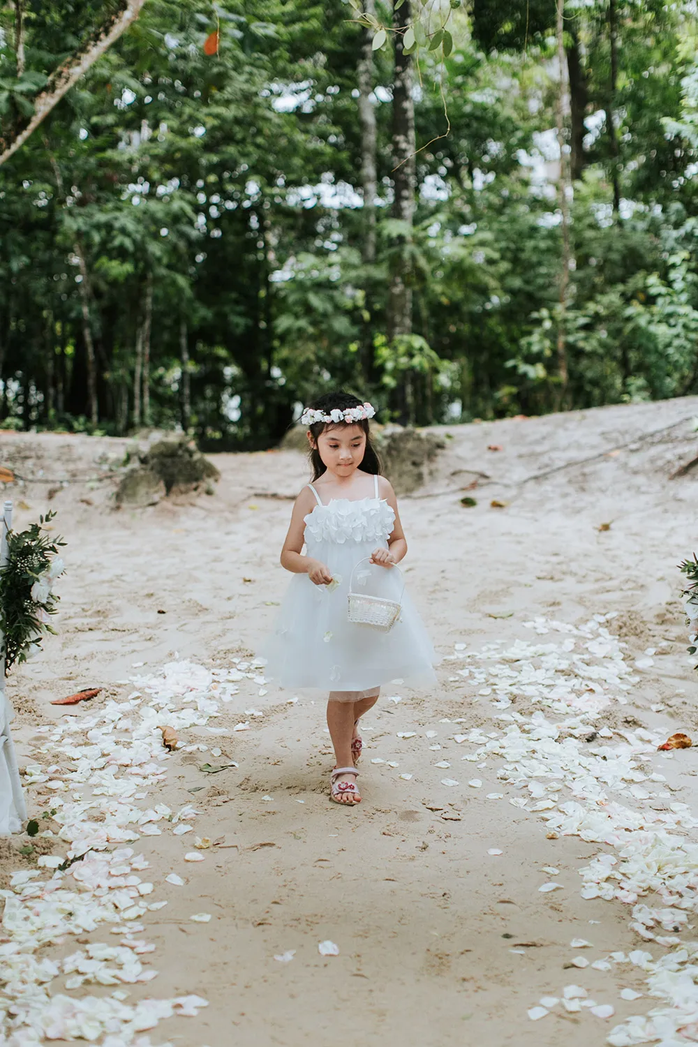 zPhoto by Zach Chin of Munkeat Studio. theweddingnotebook.com