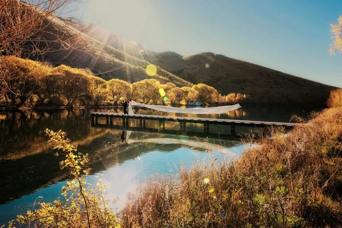 Bridal portraits in New Zealand by Raymond Phang Photography. theweddingnotebook.com