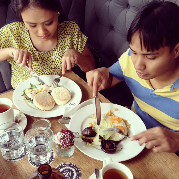 iPhone Bridal Portrait Session. Photography by Anna-Rina. theweddingnotebook.com