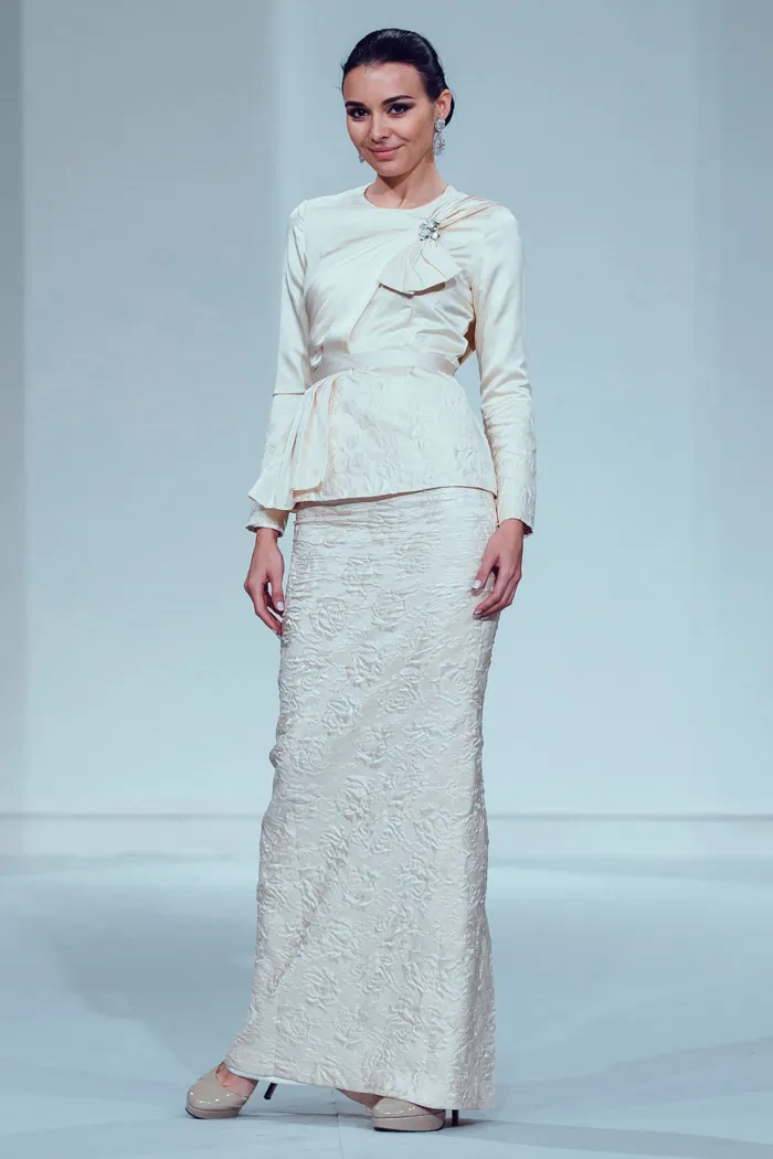 Photo by Funkydali/WAF. Innai Red 2015 Bridal Collection. theweddingnotebook.com