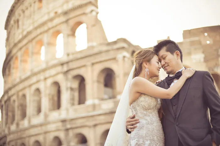 Destination bridal portraits in Rome. Andrew Yep Photographie. theweddingnotebook.com