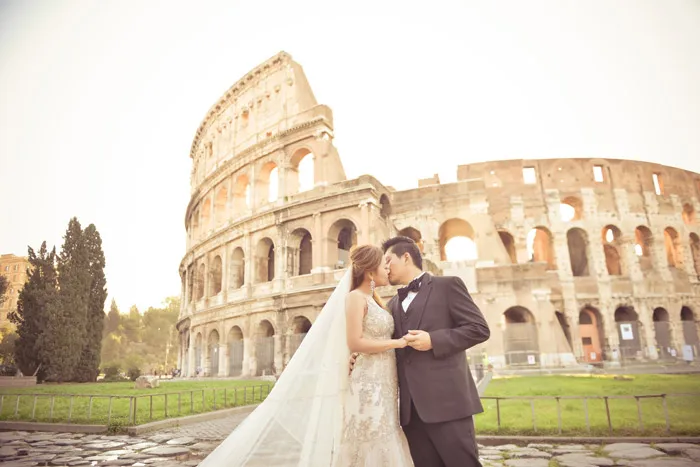 Destination bridal portraits in Rome. Andrew Yep Photographie. theweddingnotebook.com