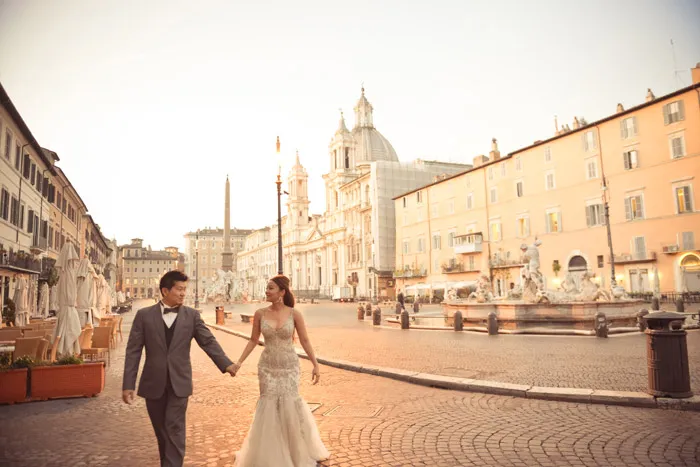 Destination bridal portraits in Rome. Andrew Yep Photographie. theweddingnotebook.com