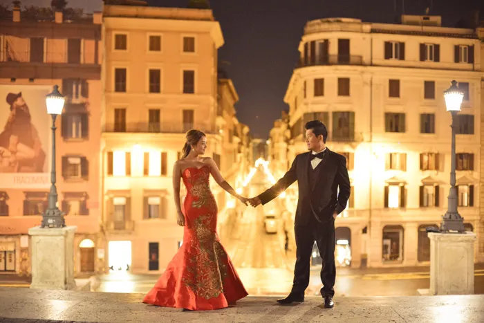 Destination bridal portraits in Rome. Andrew Yep Photographie. theweddingnotebook.com