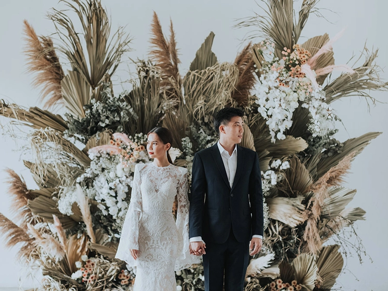 Laidback Bridal Portraits at Metal Bees