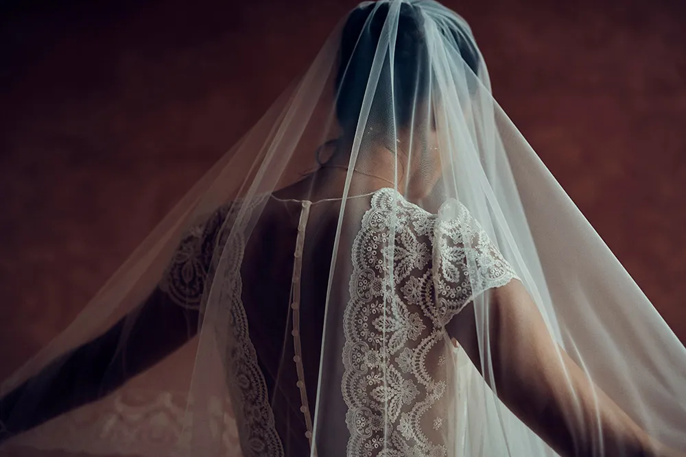 Duris dress Long Veil - Laure de Sagazan 2019 Bridal Collection. theweddingnotebook.com