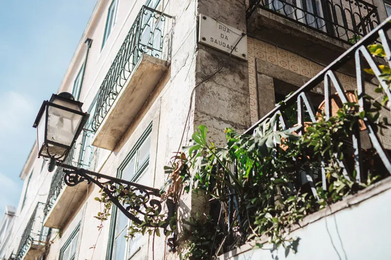 Photo by Hugo Coelho Fotografia. theweddingnotebook.com