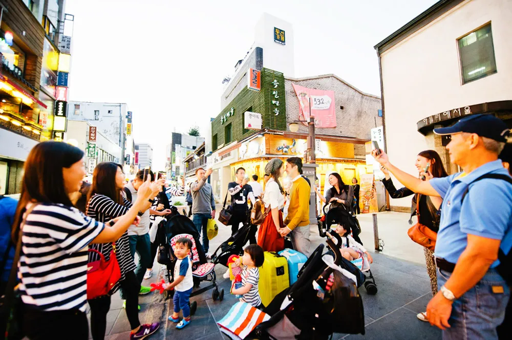 Daren Chong Photography. theweddingnotebook.com